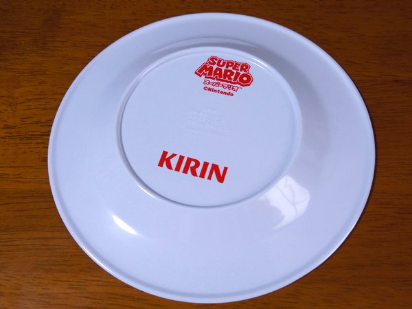 キリンのスーパーマリオ30周年記念のお皿（ウラ）