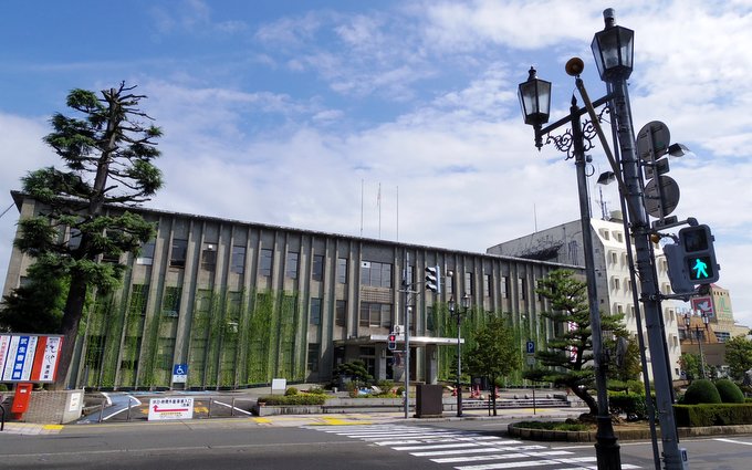 武生駅からすぐの越前市役所