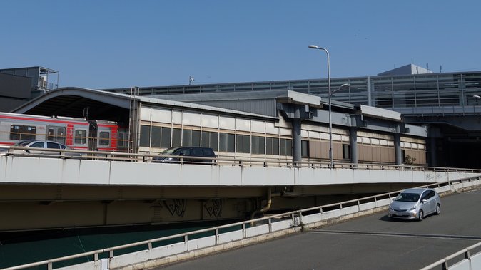 地下鉄新大阪駅の真上に阪急新大阪線の遺構